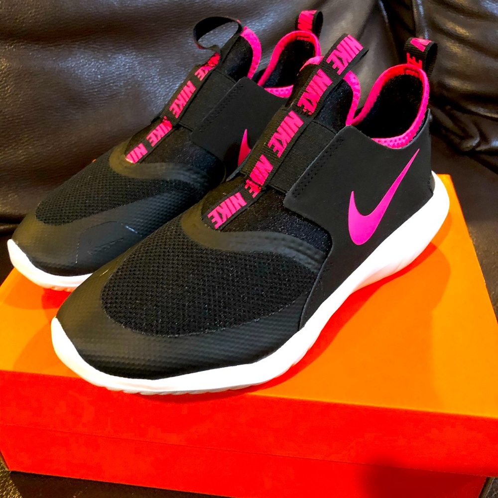 NEW Girls Nike sneakers in hot pink!